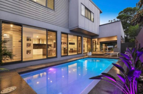 Currimundi luxe house - walk to lake, beach & cafes